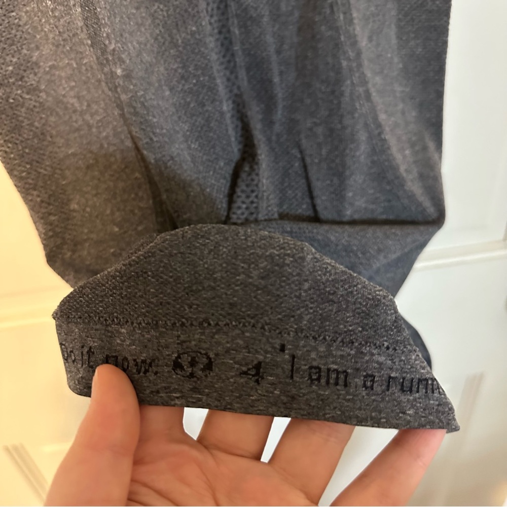 Lululemon Run: Swiftly Tech V Neck Black - Picture 6 of 13
